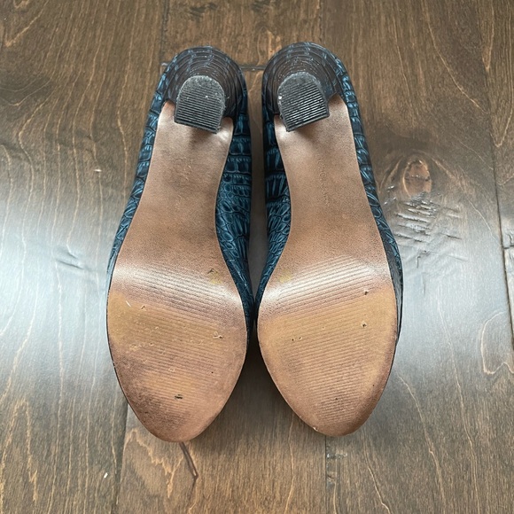 SALE!⚡️BCBGeneration Platform Heels - Picture 8 of 13